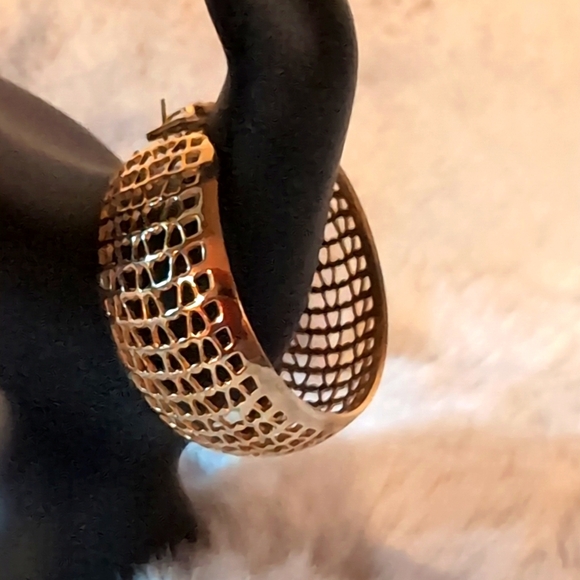Jewelry - Vintage Gold Toned Hoop Earrings